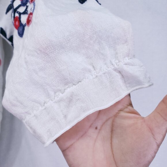 Kindred Anthropologie White Floral Embroidered 3/4 Sleeve Smocked Bottom Top S - Picture 8 of 14